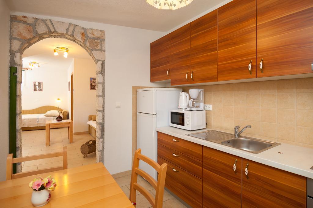 Apartments Mande&Kate Baška Voda Kamer foto